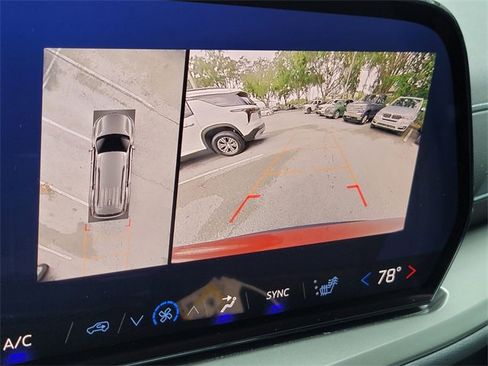 New 2025 Chevrolet Traverse LT w/ Driver Confidence Package image 18