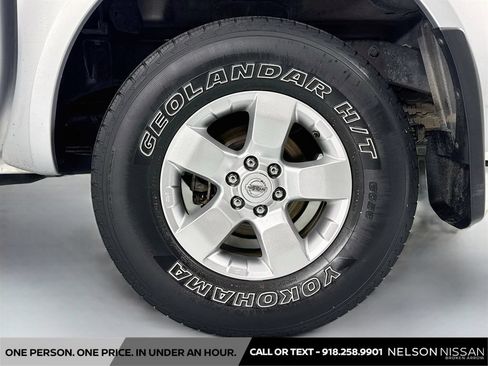Used 2011 Nissan Frontier SV AWD/4WD image 27