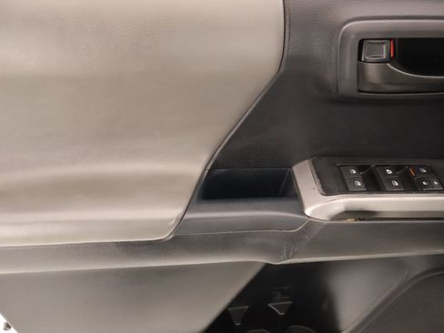 Used 2017 Toyota Tacoma SR5 w/ Tow Package image 14