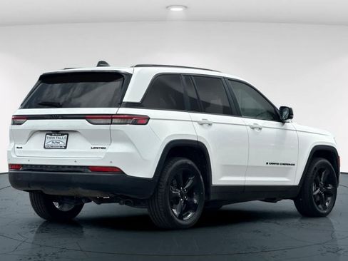 Used 2023 Jeep Grand Cherokee Limited w/ Black Appearance Package AWD/4WD image 2