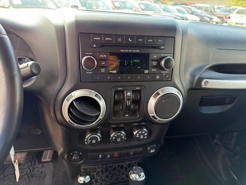 Used 2017 Jeep Wrangler Unlimited Sahara w/ Max Tow Package image 24