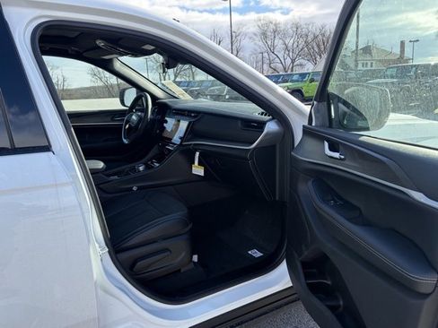 New 2026 Jeep Grand Cherokee Laredo image 25