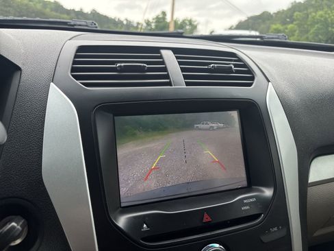 Used 2015 Ford Explorer XLT w/ Equipment Group 202B FWD image 20