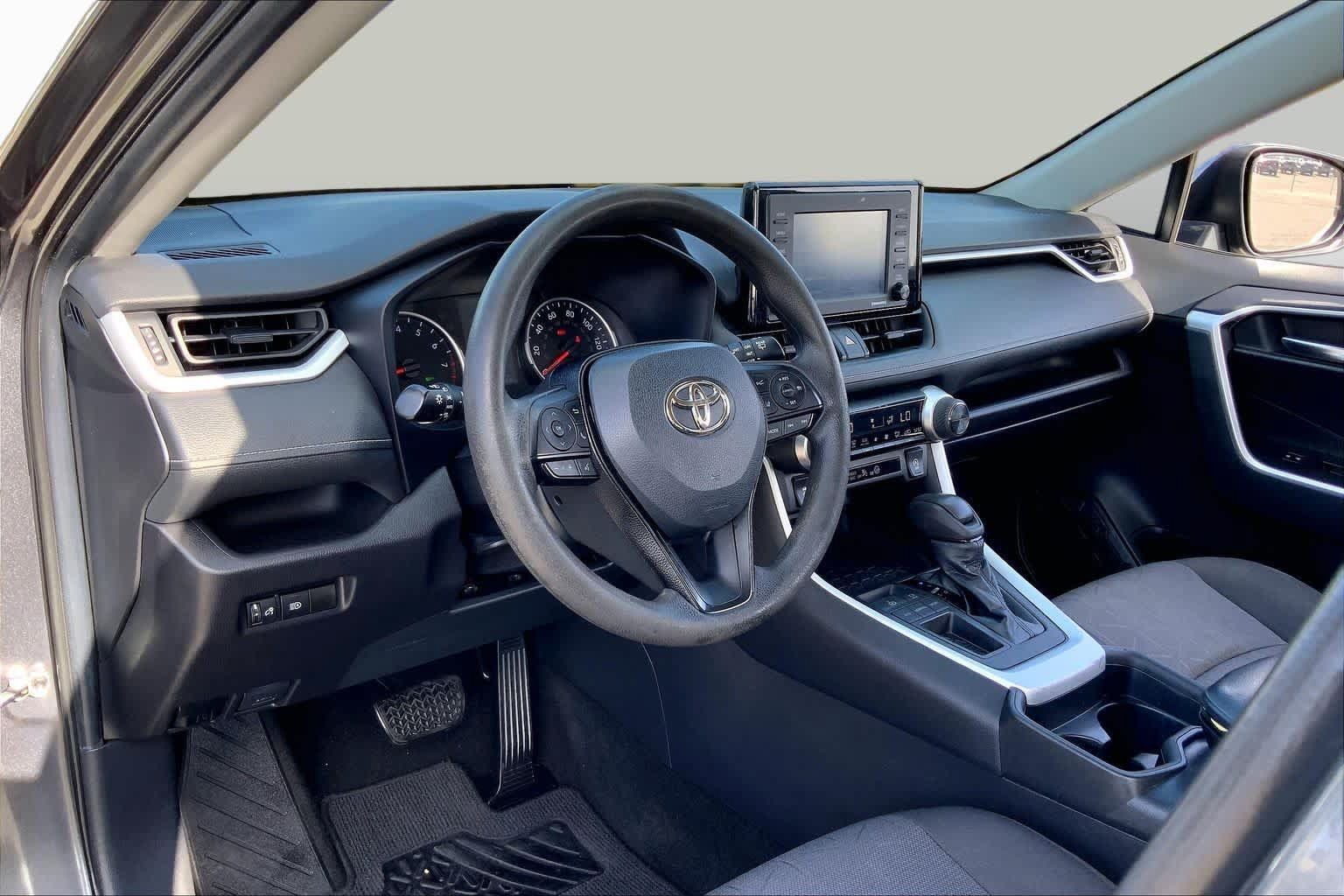 Used 2021 Toyota RAV4 XLE FWD image 17