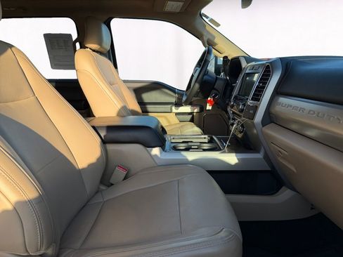 Used 2017 Ford F250 Lariat w/ Lariat Value Package image 15