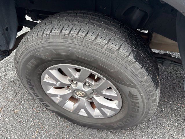 Used 2017 Toyota Tacoma SR5 w/ Tow Package RWD image 5