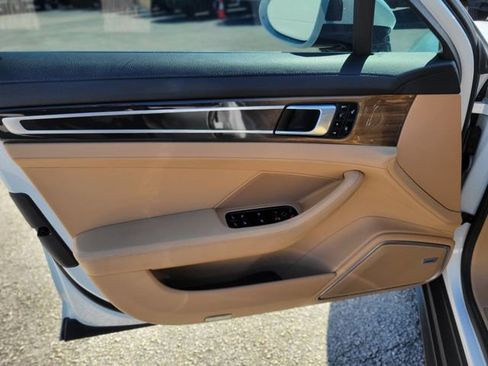 Used 2018 Porsche Panamera 4S image 15