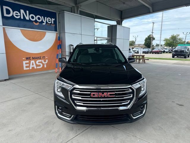 Used 2024 GMC Terrain SLT AWD/4WD image 3