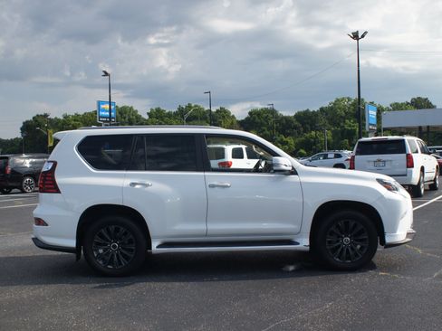 Used 2021 Lexus GX 460 Luxury w/ Sport Design Package AWD/4WD image 22