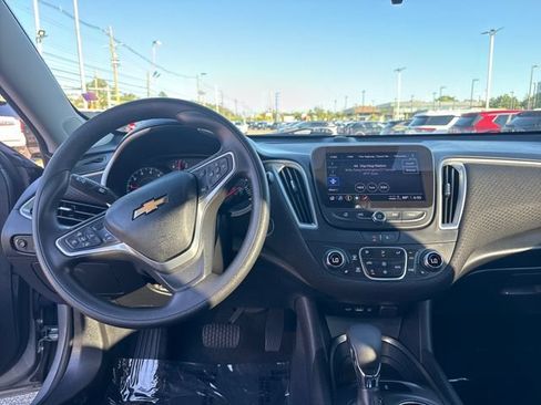 Used 2023 Chevrolet Malibu LT FWD image 15