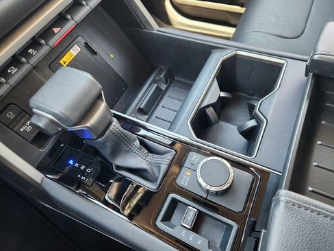 Used 2024 Toyota Tundra Limited AWD/4WD image 19