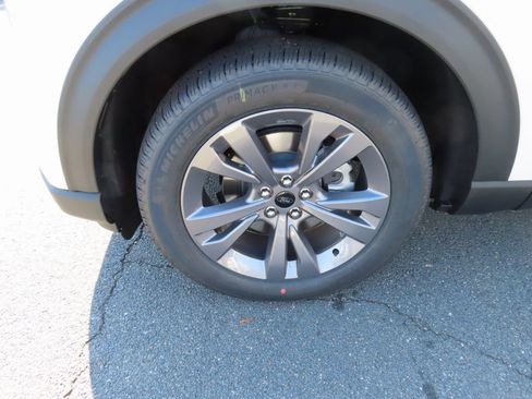 New 2026 Ford Explorer Active w/ Active Comfort Package image 7