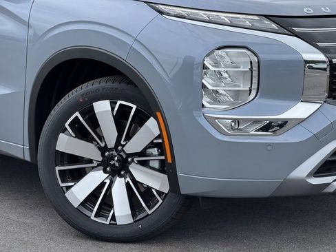 New 2025 Mitsubishi Outlander SEL image 2