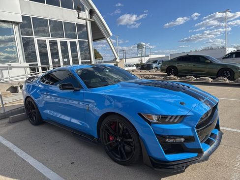 Used 2022 Ford Mustang Shelby GT500 w/ Technology Package image 3