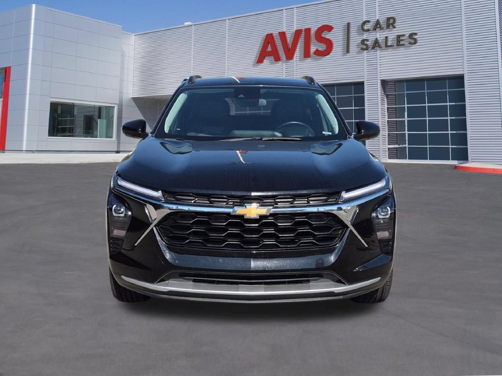 Used 2025 Chevrolet Trax LT w/ LT Convenience Package FWD image 2