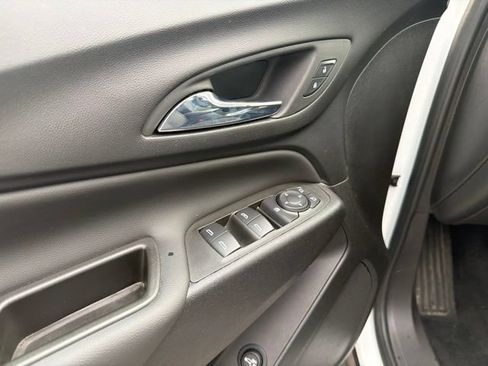 Used 2024 Chevrolet Equinox LT FWD image 11