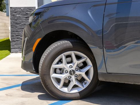Used 2025 Kia Soul LX w/ LX Technology Package FWD image 34