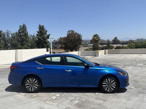 Used 2025 Nissan Altima 2.5 SV FWD image 28