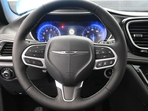 New 2026 Chrysler Pacifica Select image 28