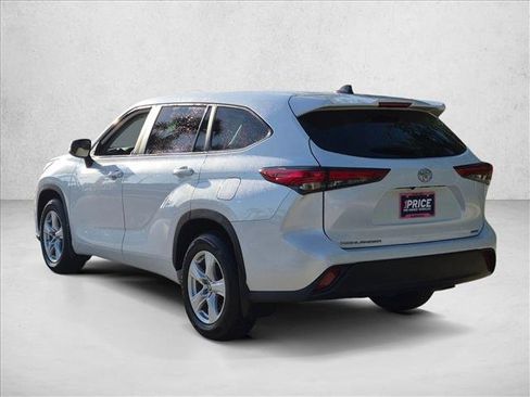 Used 2023 Toyota Highlander L AWD/4WD image 7