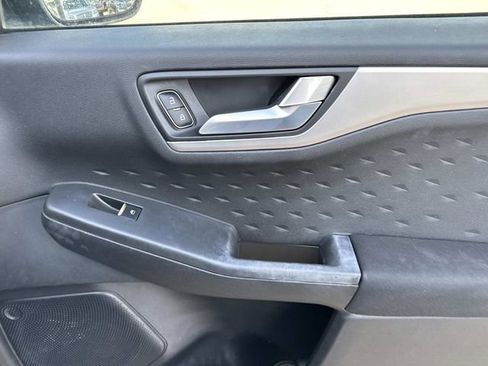 Used 2020 Ford Escape SE image 15