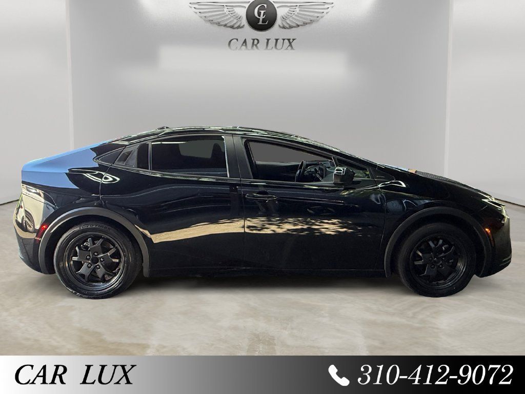 Used 2025 Toyota Prius LE FWD image 6