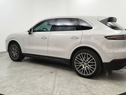 Used 2022 Porsche Cayenne Platinum Edition AWD/4WD image 3