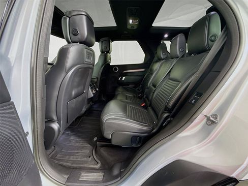 Used 2023 Land Rover Discovery Metropolitan Edition AWD/4WD image 19