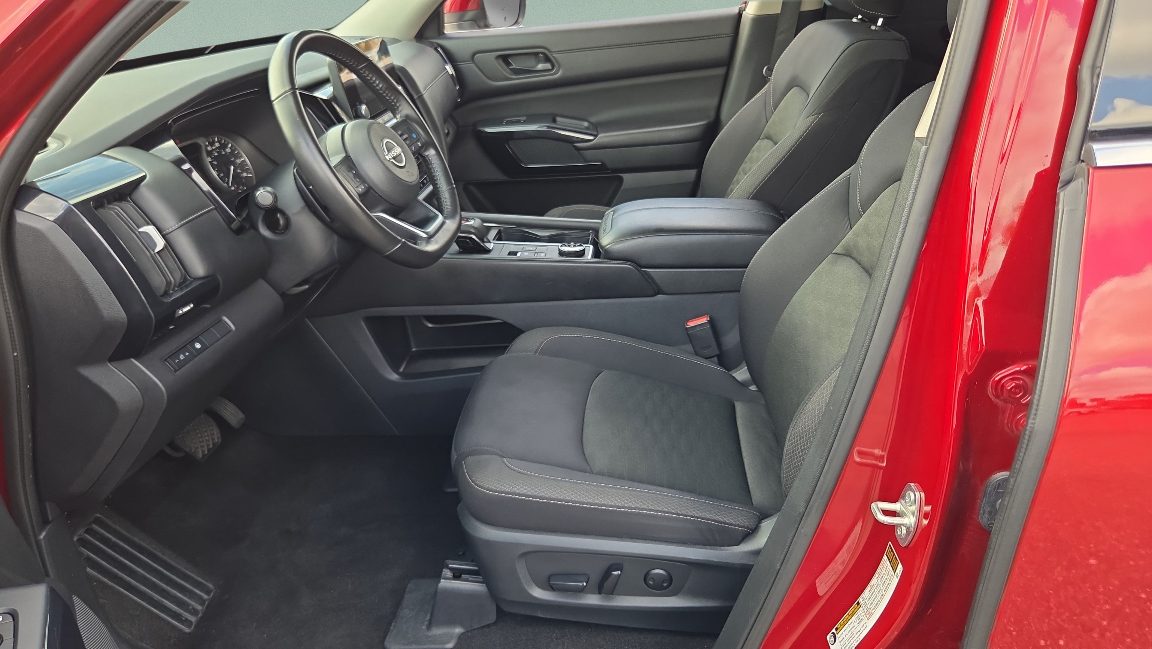 Used 2024 Nissan Pathfinder SV AWD/4WD image 10