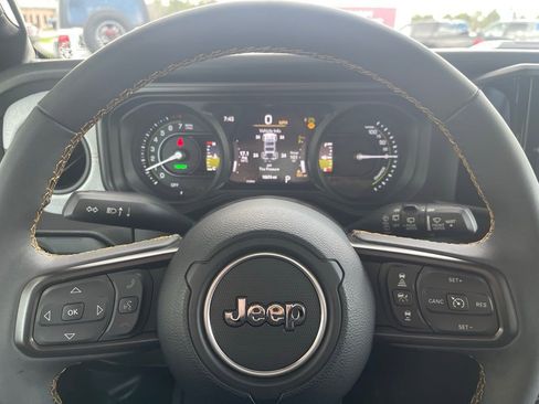 Used 2024 Jeep Wrangler Unlimited w/ Convenience Group AWD/4WD image 20