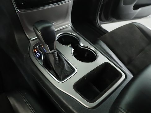 Used 2020 Jeep Grand Cherokee Altitude AWD/4WD image 15