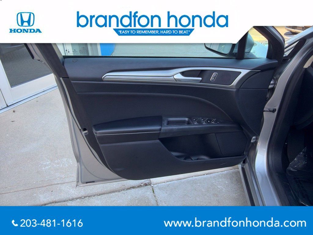 Used 2020 Ford Fusion SE FWD image 11