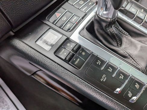 Used 2017 Porsche Macan Turbo AWD/4WD image 66