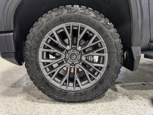 Used 2024 GMC Sierra 1500 AT4 w/ AT4 Premium Package image 10