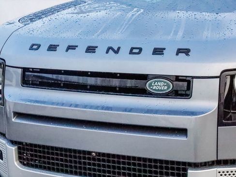 Used 2023 Land Rover Defender 90 S image 5