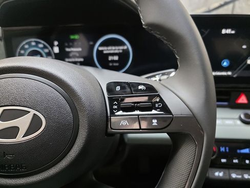 New 2025 Hyundai Elantra Limited image 18