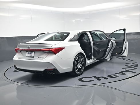 Used 2022 Toyota Avalon Touring w/ Advanced Safety Package image 28