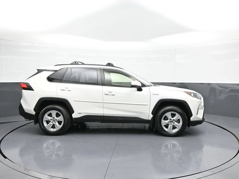 Used 2021 Toyota RAV4 XLE w/ Convenience Package AWD/4WD image 5