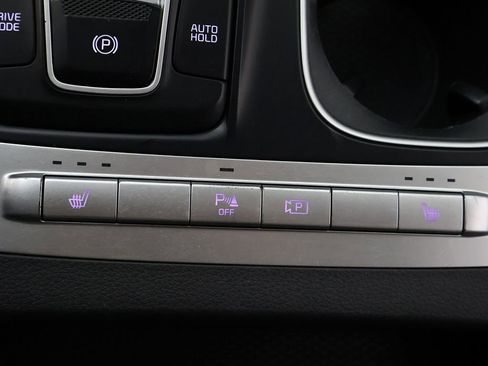Used 2023 Kia Carnival LX FWD image 50