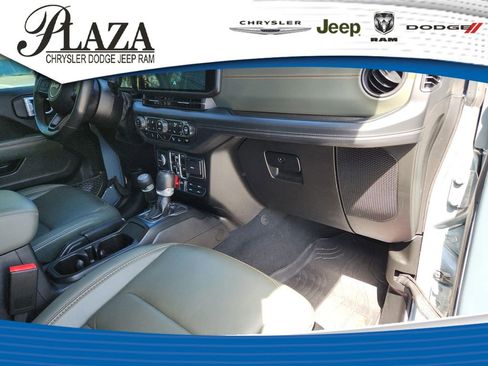 Certified 2024 Jeep Gladiator Mojave AWD/4WD image 12