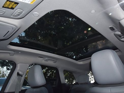 Certified 2022 Lincoln Corsair AWD w/ Premium Package image 32