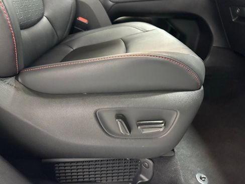 Used 2025 Toyota Sienna XSE FWD image 63