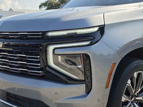 Used 2025 Chevrolet Tahoe High Country AWD/4WD image 13