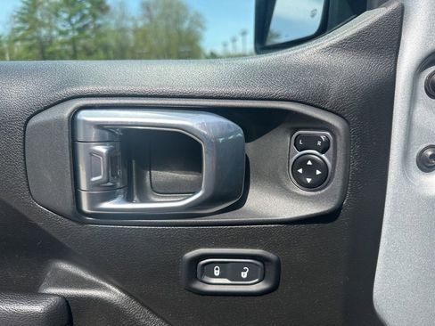 Used 2024 Jeep Gladiator Mojave w/ Technology Group AWD/4WD image 17