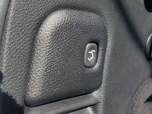 Used 2019 Jeep Grand Cherokee Altitude AWD/4WD image 12