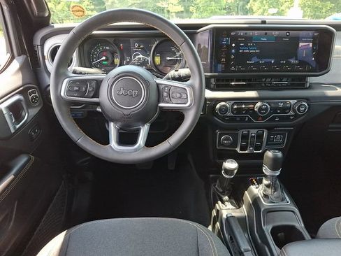 Used 2024 Jeep Wrangler Unlimited Sahara AWD/4WD image 11