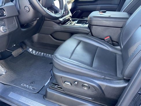 Used 2025 GMC Yukon Denali image 15