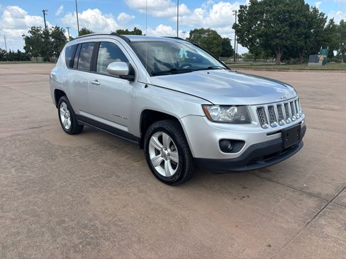 Used 2014 Jeep Compass Latitude image 27