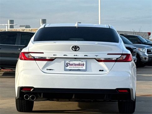 Used 2025 Toyota Camry SE image 7