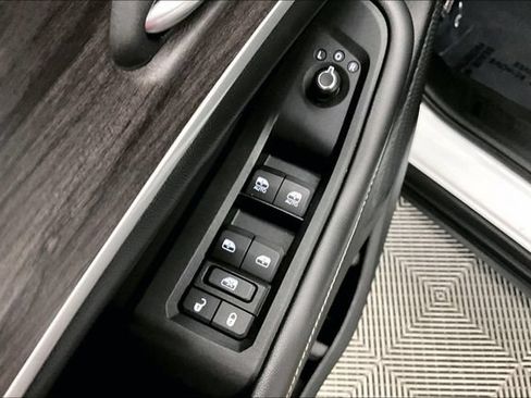 Used 2023 Jeep Grand Cherokee L Limited AWD/4WD image 31